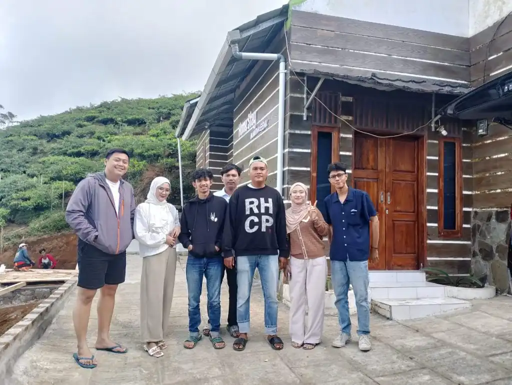 Keluarga Sari Wijaya