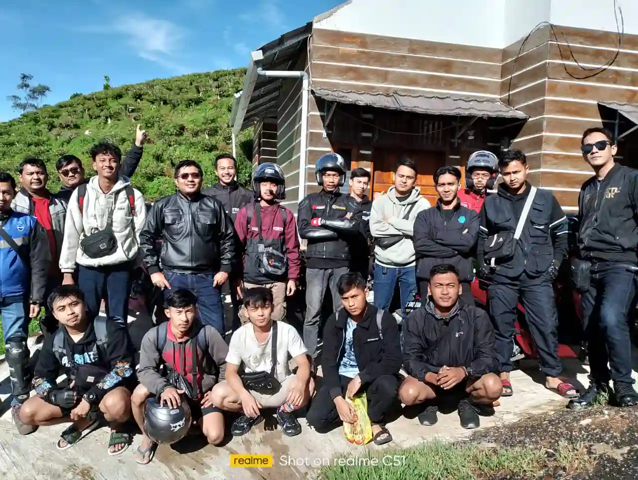 Rombongan PT Maju Bersama